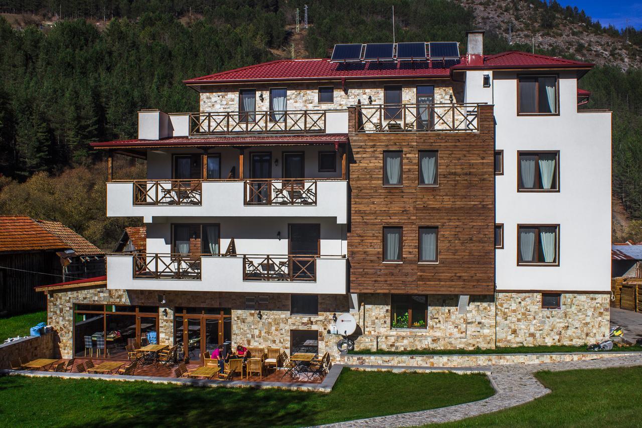 Trigrad Hotel Exterior photo